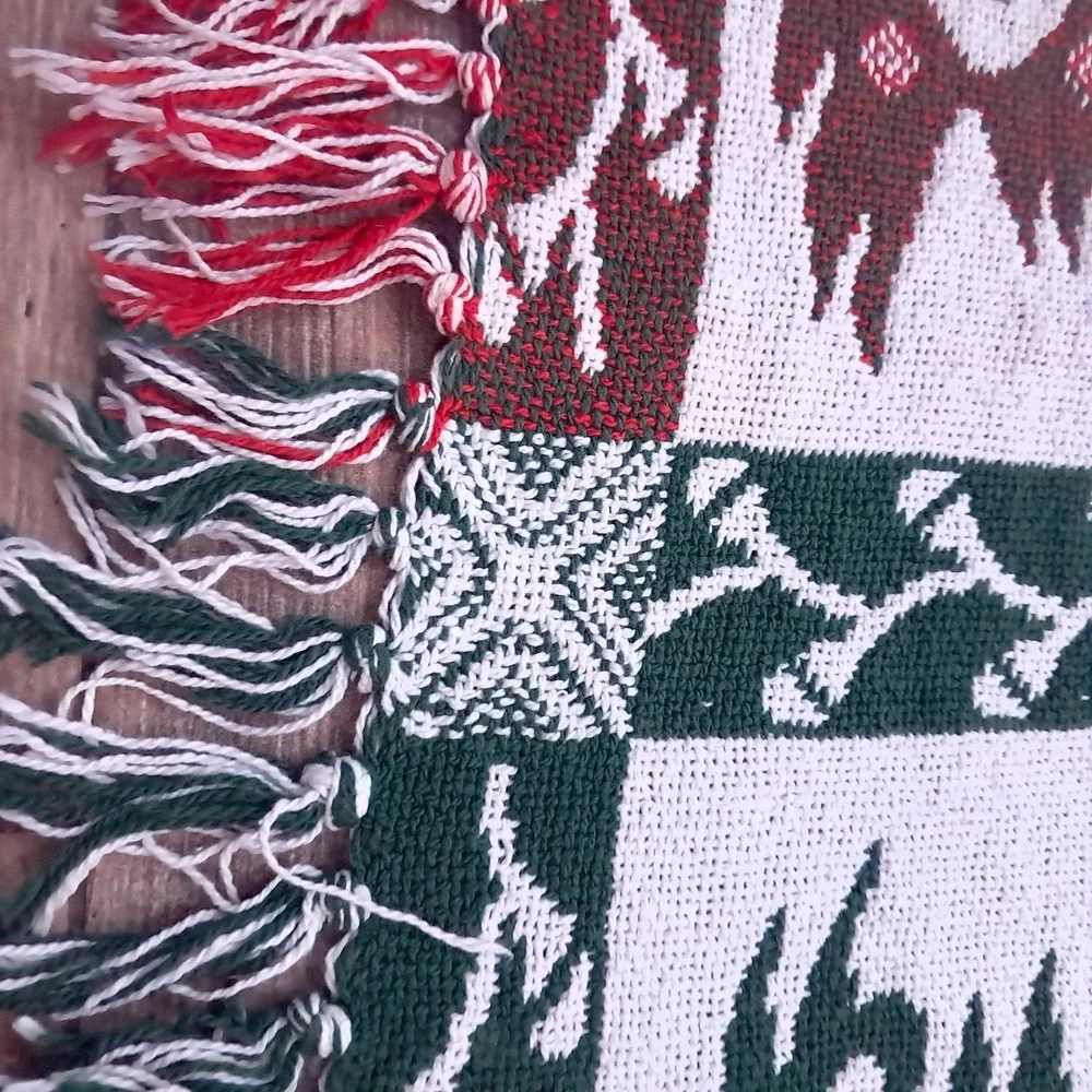Christmas tree throw blanket tapestry fringed green red white 100% cotton fringe